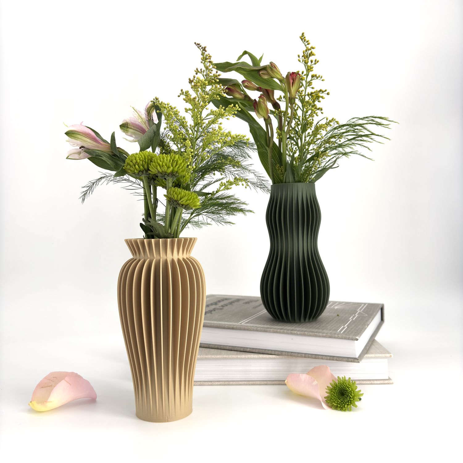Sonnihaus Studio: HOLI Vase – Matcha Green Product Image 3 of 4