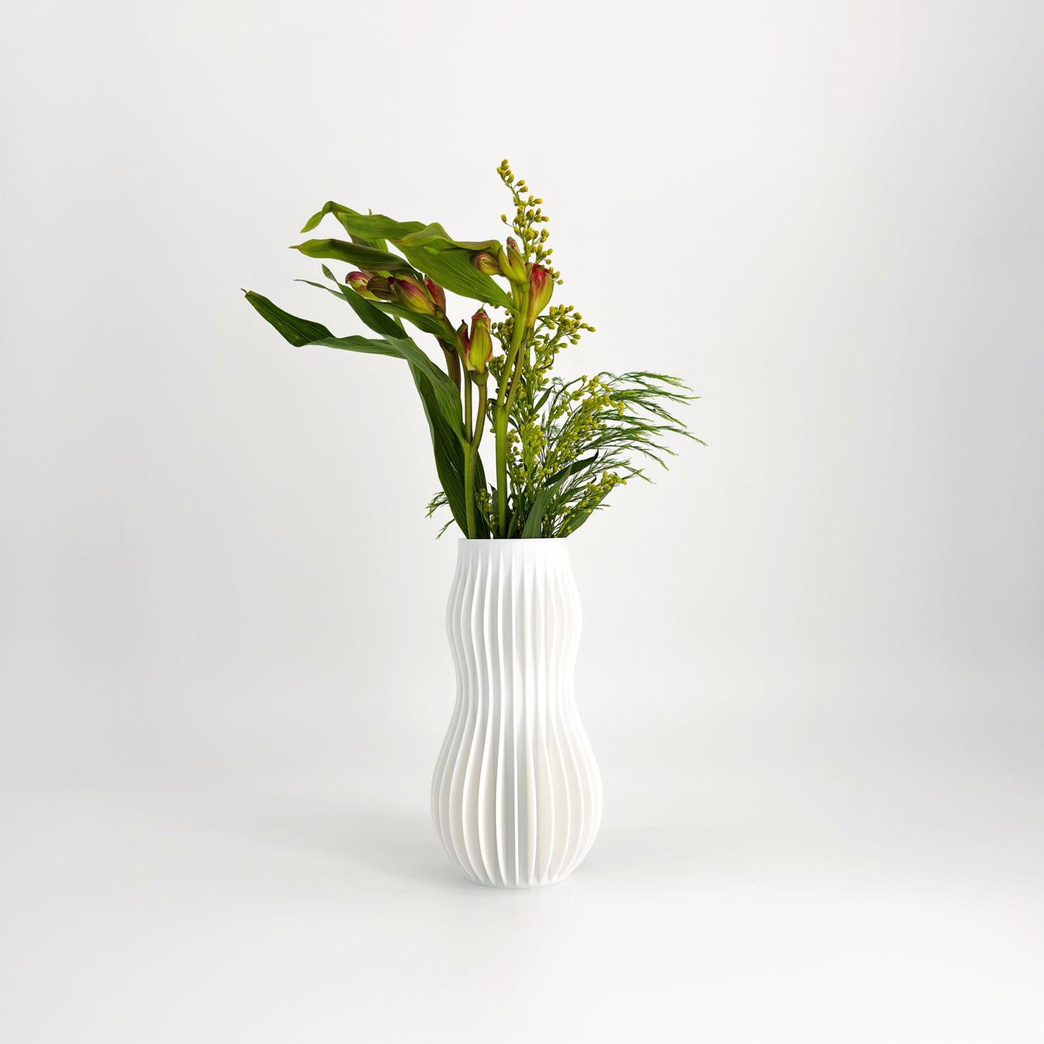 Sonnihaus Studio: HOLI Vase – White Product Image 1 of 2