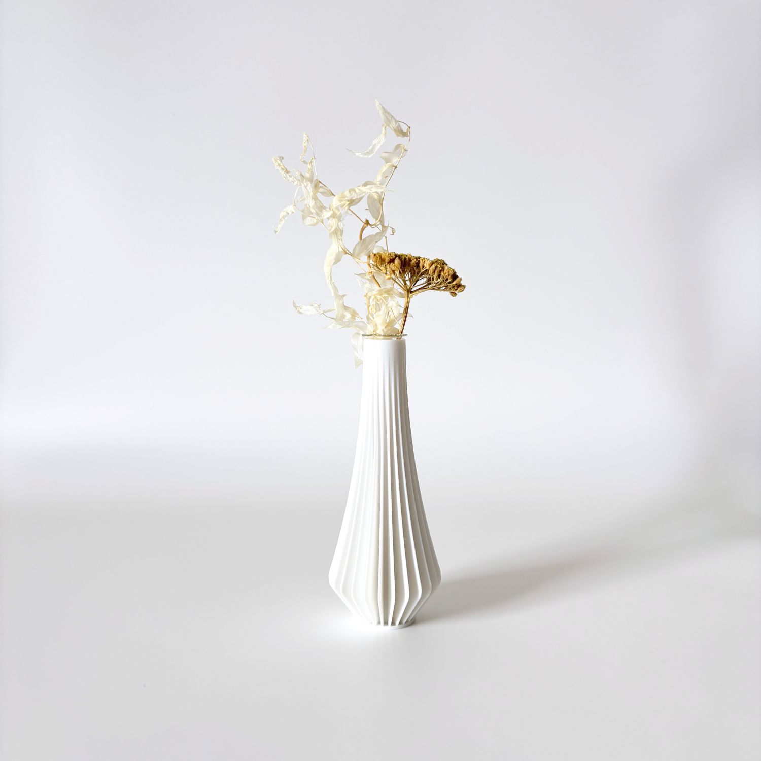 Sonnihaus Studio: KANJI Vase – White Product Image 1 of 2
