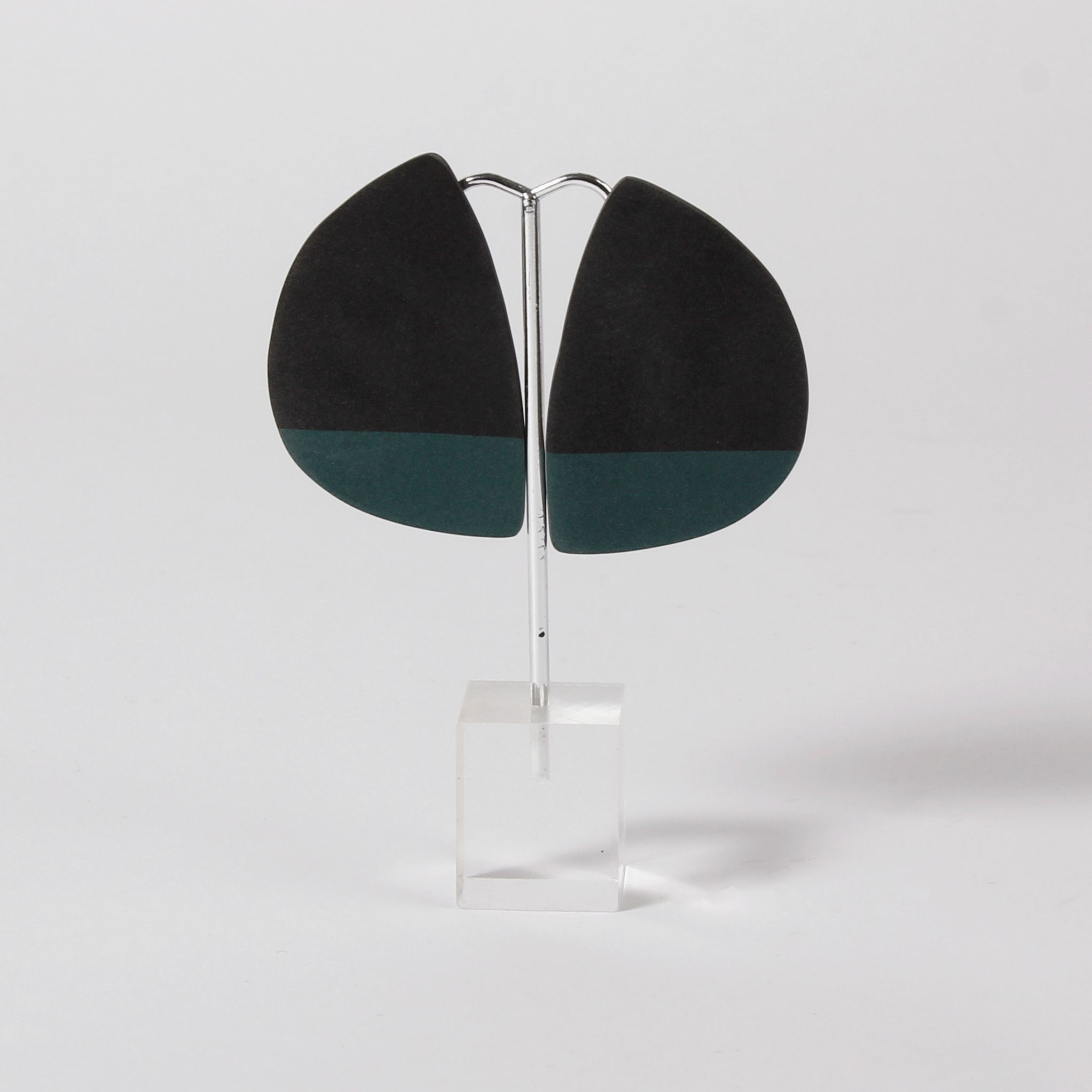 Adé Studio: Ikun Earrings in Black and Green Product Image 1 of 1