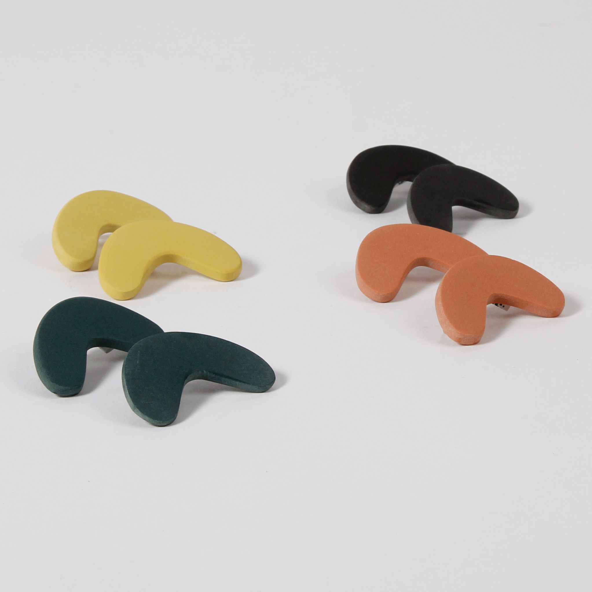 Adé Studio: Noa Earrings in Black Product Image 2 of 2