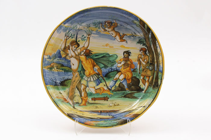 Maiolica plate with a scene from the story of Daphne and Apollo