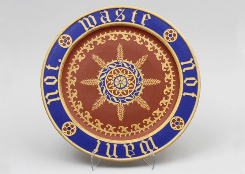 Blue and terracotta bread plate with an inscription